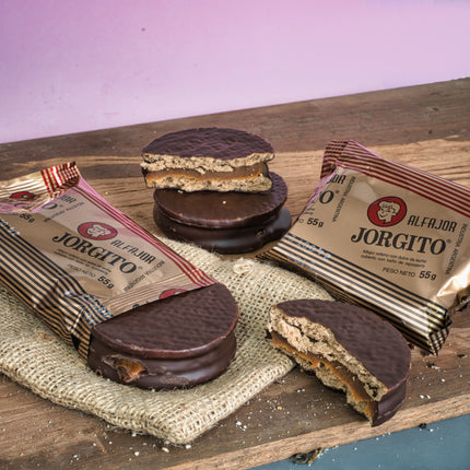 Alfajor Jorgito de Chocolate Negro con Dulce de leche, 55 g / 1.94 oz (pack of 6)