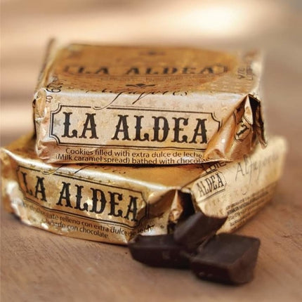 Alfajor La Aldea de Chocolate con Dulce de Leche, 65 g / 2.29 oz (Box of 12)